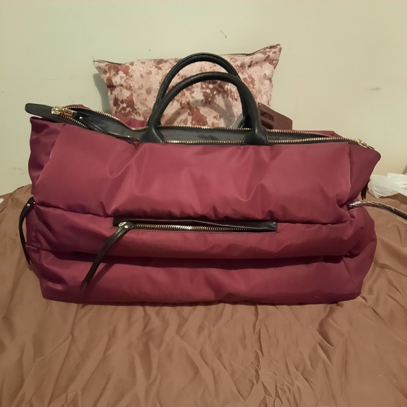 Adrienne Vittadini quilted duffle bag - Picture 2 of 2